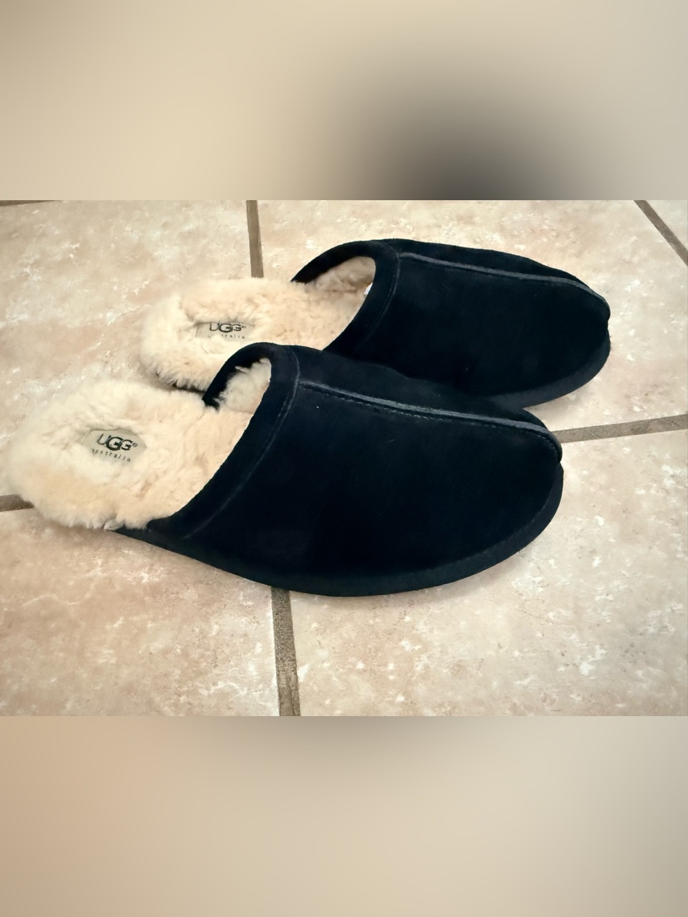 Men Australia UGG Black Leather Scuff Slippers Size 8.